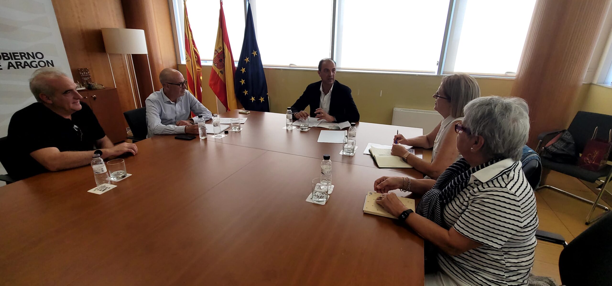 reunion con el consejero de sanidad del gobierno de aragon